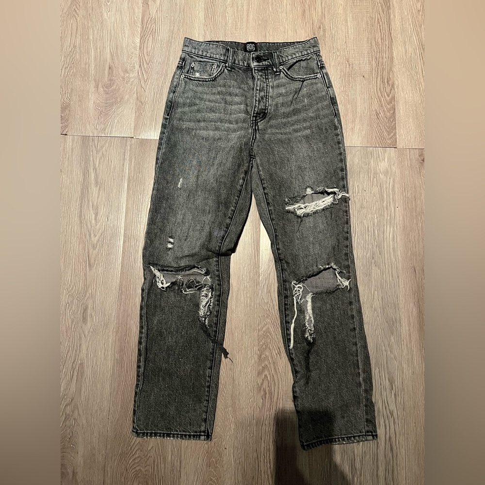 BDG -  slim straight distressed 5 pocket jeans / size 25 / Black